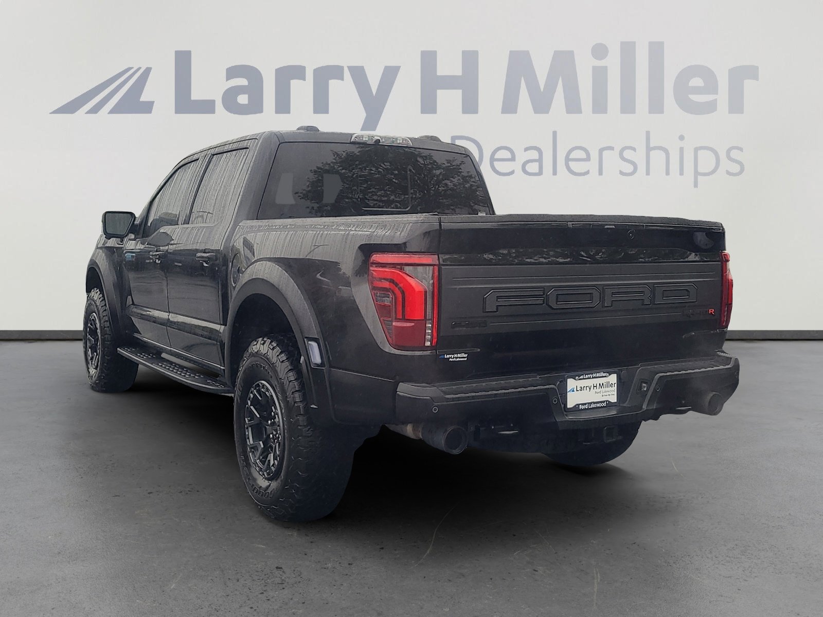 Certified 2025 Ford F150 Raptor w/ Equipment Group 803A Raptor R AWD/4WD image 3