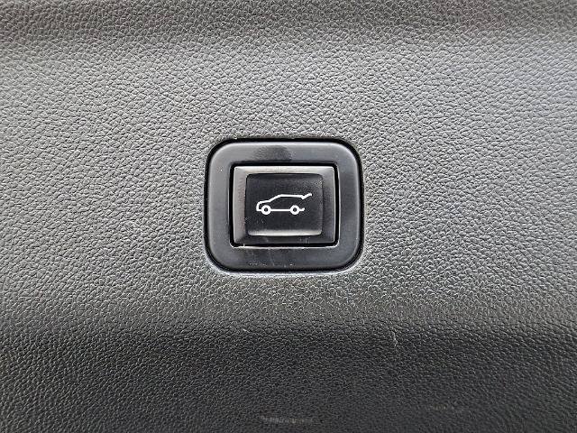Used 2022 Chevrolet Suburban LT AWD/4WD image 32