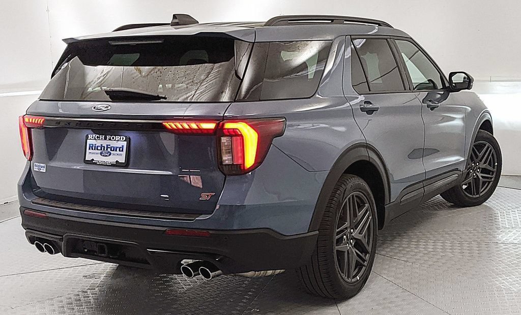Certified 2025 Ford Explorer ST RWD image 3