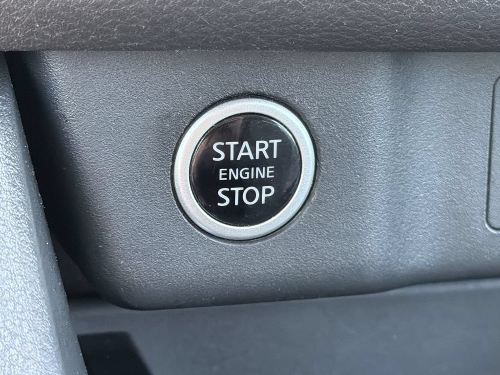 Used 2023 Nissan Rogue SV FWD image 18
