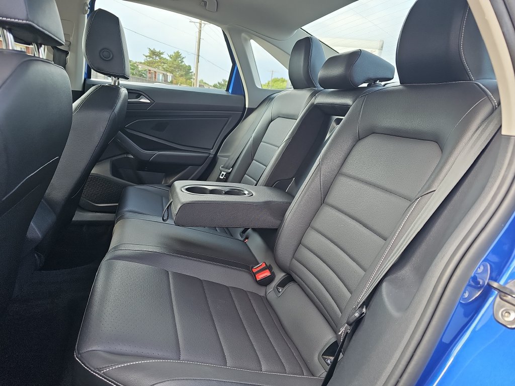 Used 2024 Volkswagen Jetta SE FWD image 13