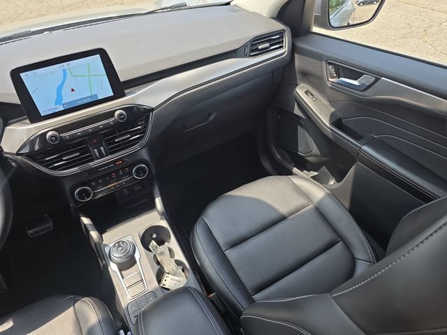 Certified 2022 Ford Escape Titanium AWD/4WD image 32