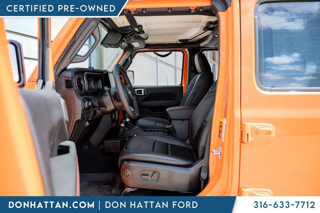 Used 2025 Jeep Wrangler Unlimited Rubicon w/ Convenience Group AWD/4WD image 5