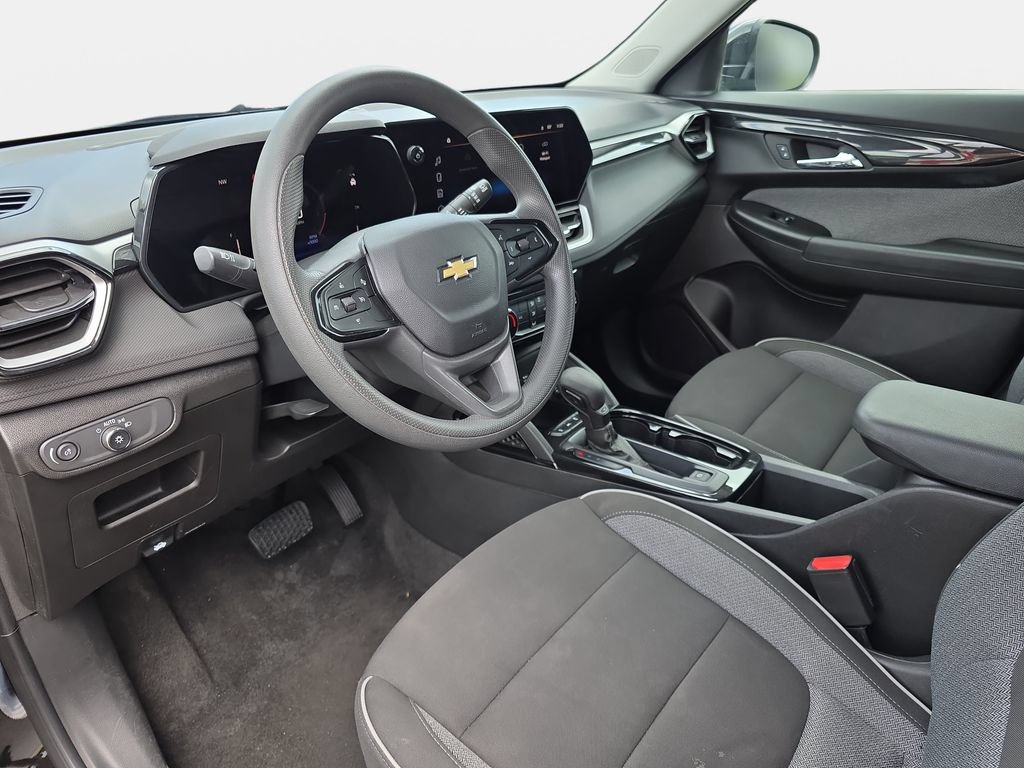Used 2025 Chevrolet TrailBlazer LT AWD/4WD image 13