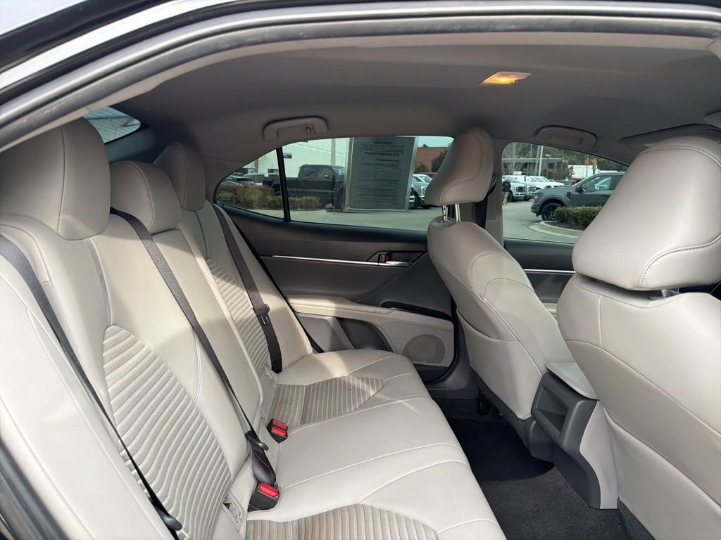 Used 2018 Toyota Camry SE image 24