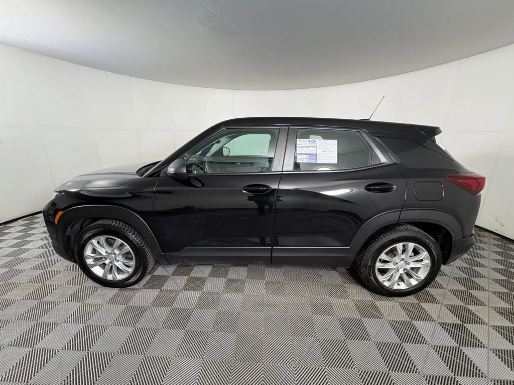 Used 2023 Chevrolet TrailBlazer LS image 2