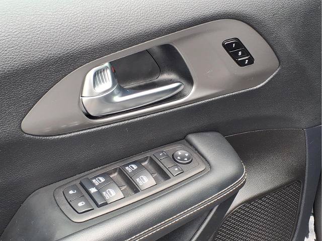 Used 2025 Chrysler Pacifica Select FWD image 15