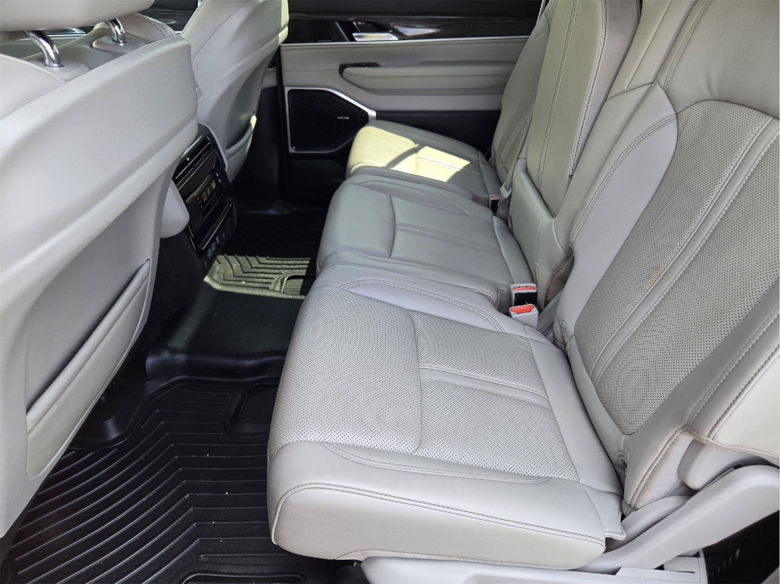 Used 2022 Jeep Wagoneer Series II w/ Premium Group I AWD/4WD image 29