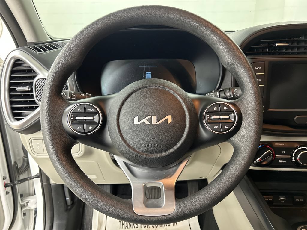 Used 2025 Kia Soul LX w/ LX Technology Package FWD image 18