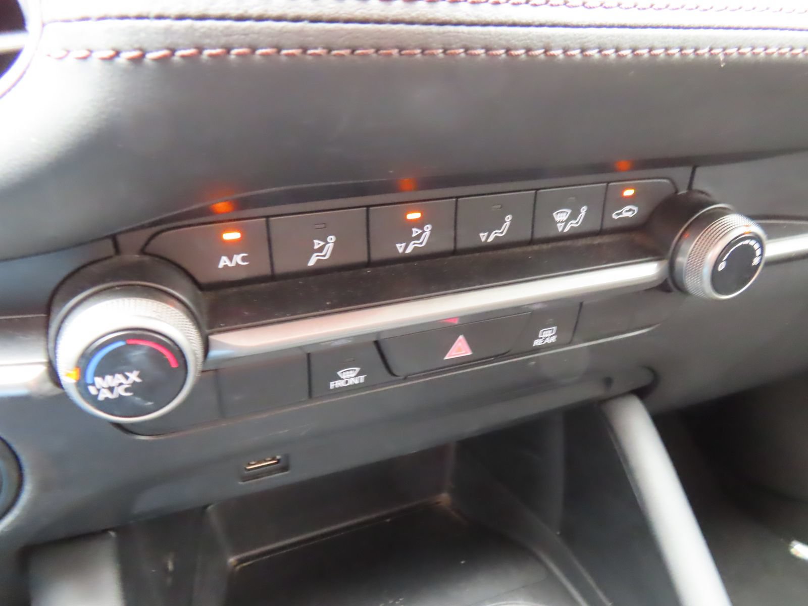Used 2020 MAZDA MAZDA3 Sedan FWD image 7