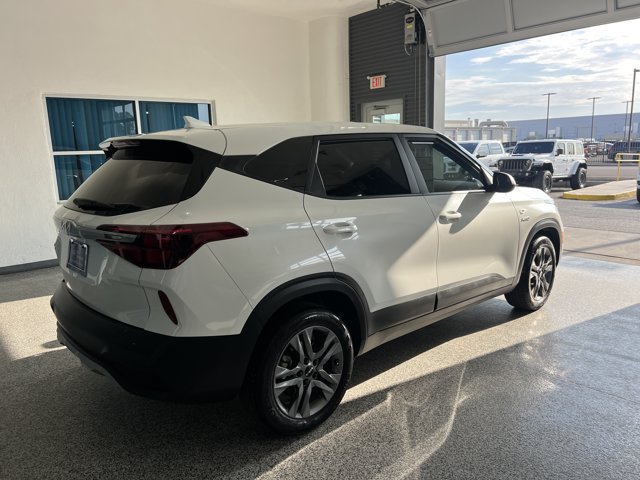 Used 2023 Kia Seltos LX AWD/4WD image 5