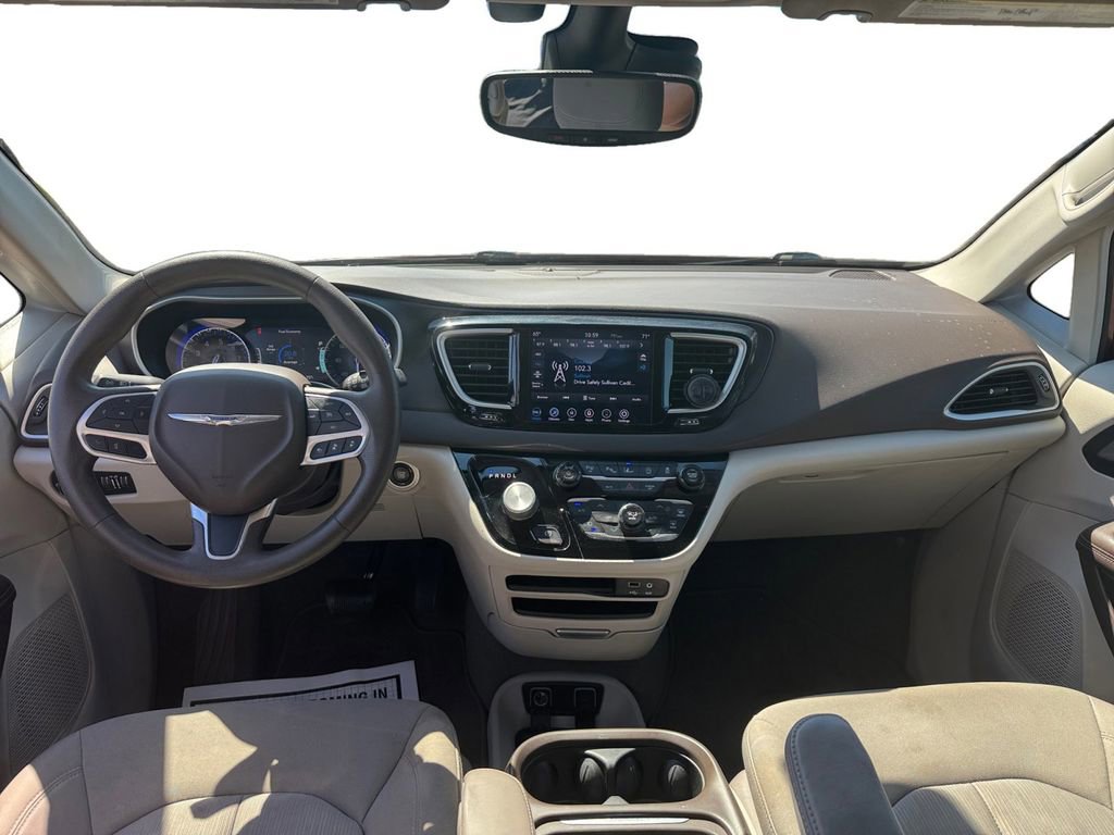 Used 2020 Chrysler Pacifica Touring w/ Advanced Safetytec Group FWD image 12