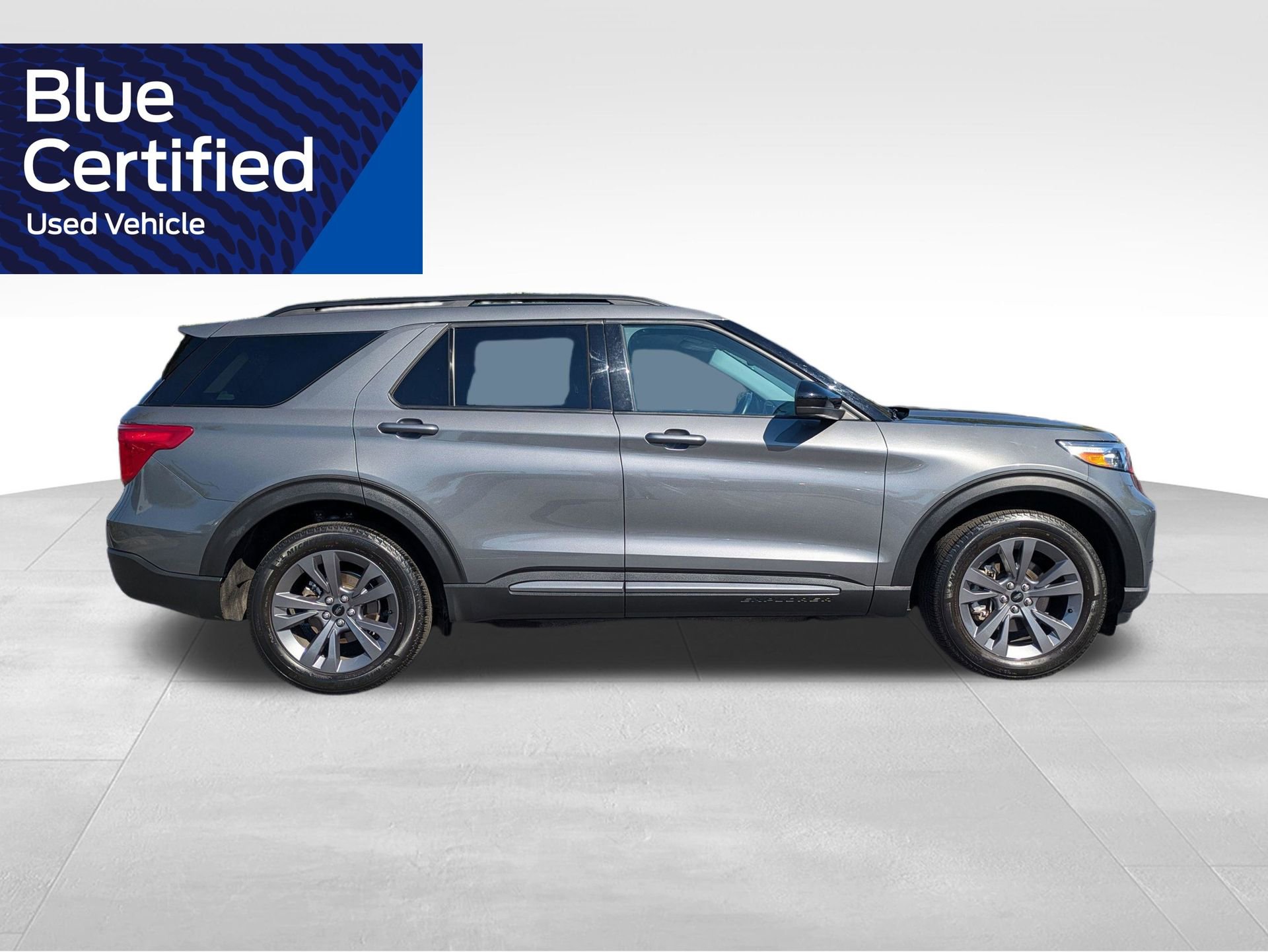 Certified 2023 Ford Explorer XLT w/ Equipment Group 202A AWD/4WD image 3