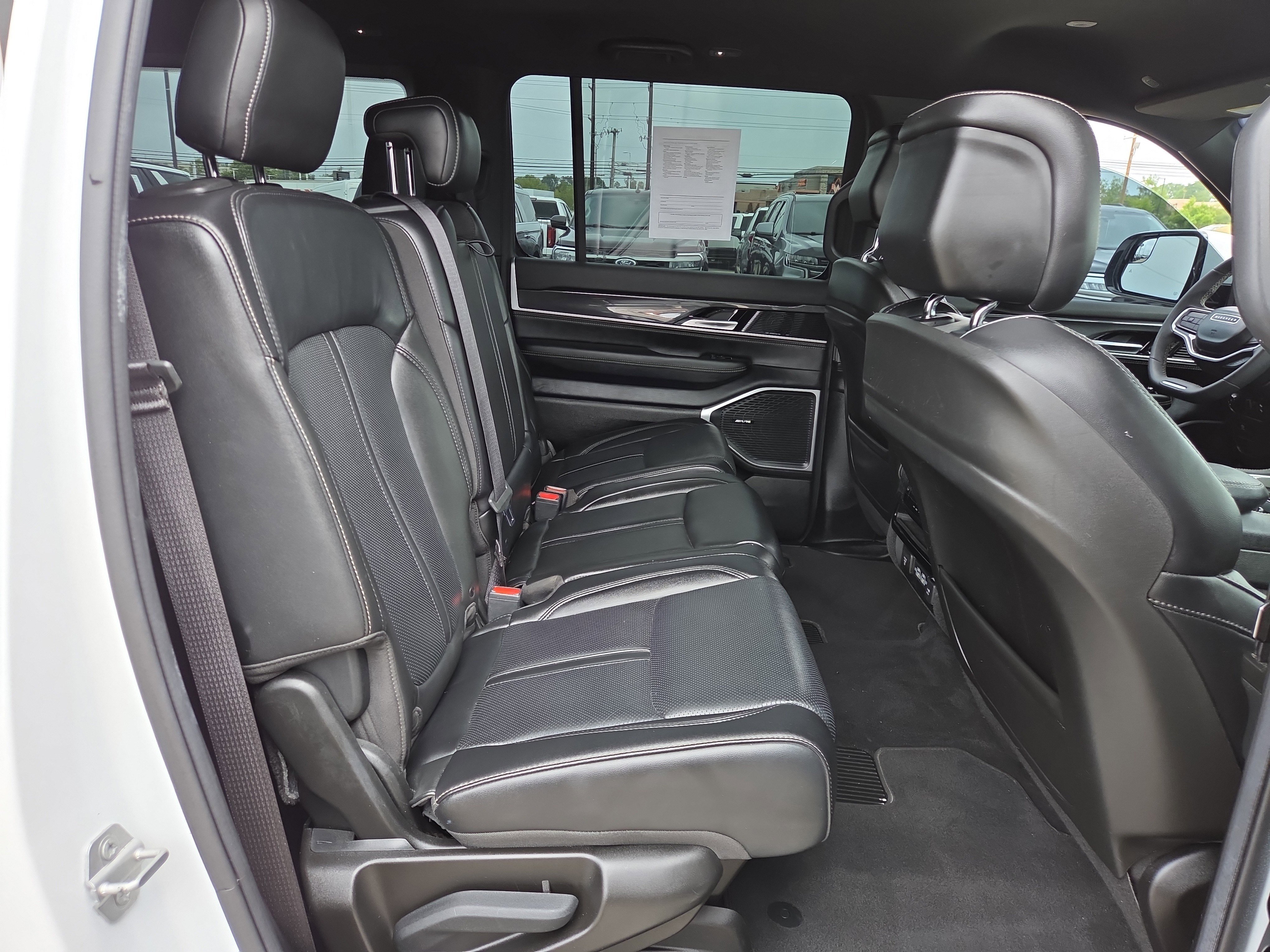Used 2022 Jeep Wagoneer Series I RWD image 16