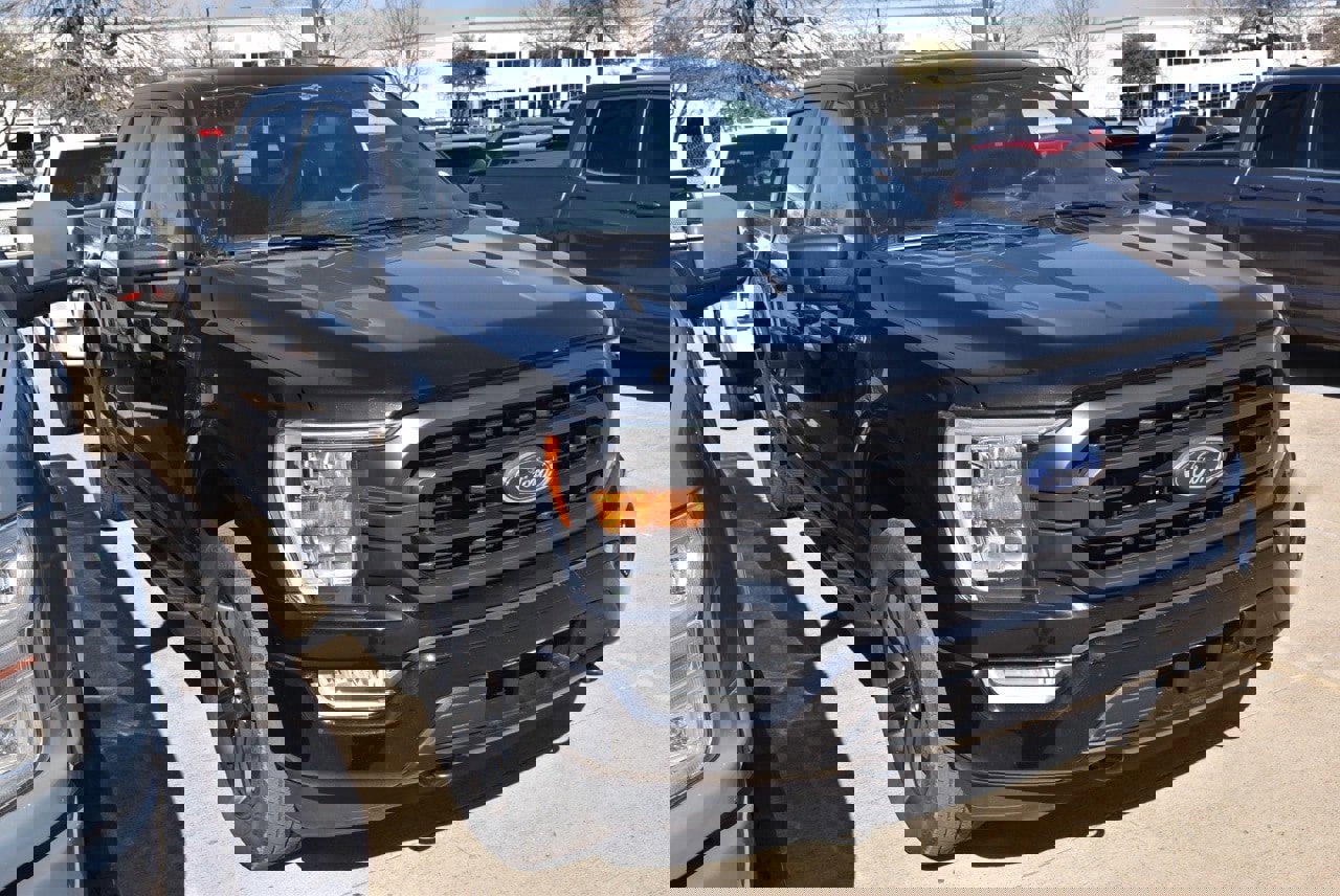 Certified 2023 Ford F150 XLT w/ Equipment Group 302A High image 5