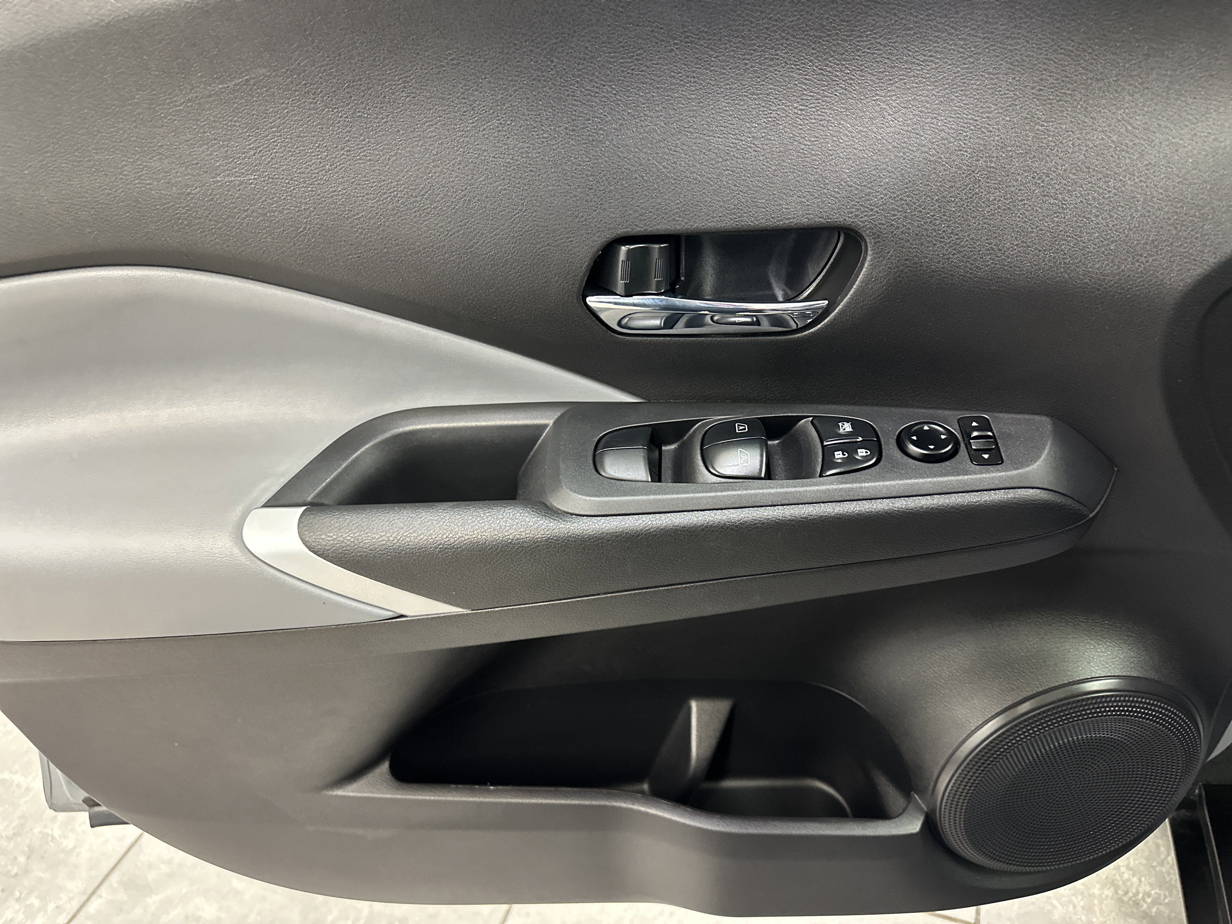 Used 2024 Nissan Kicks SR w/ SR Premium Package image 20