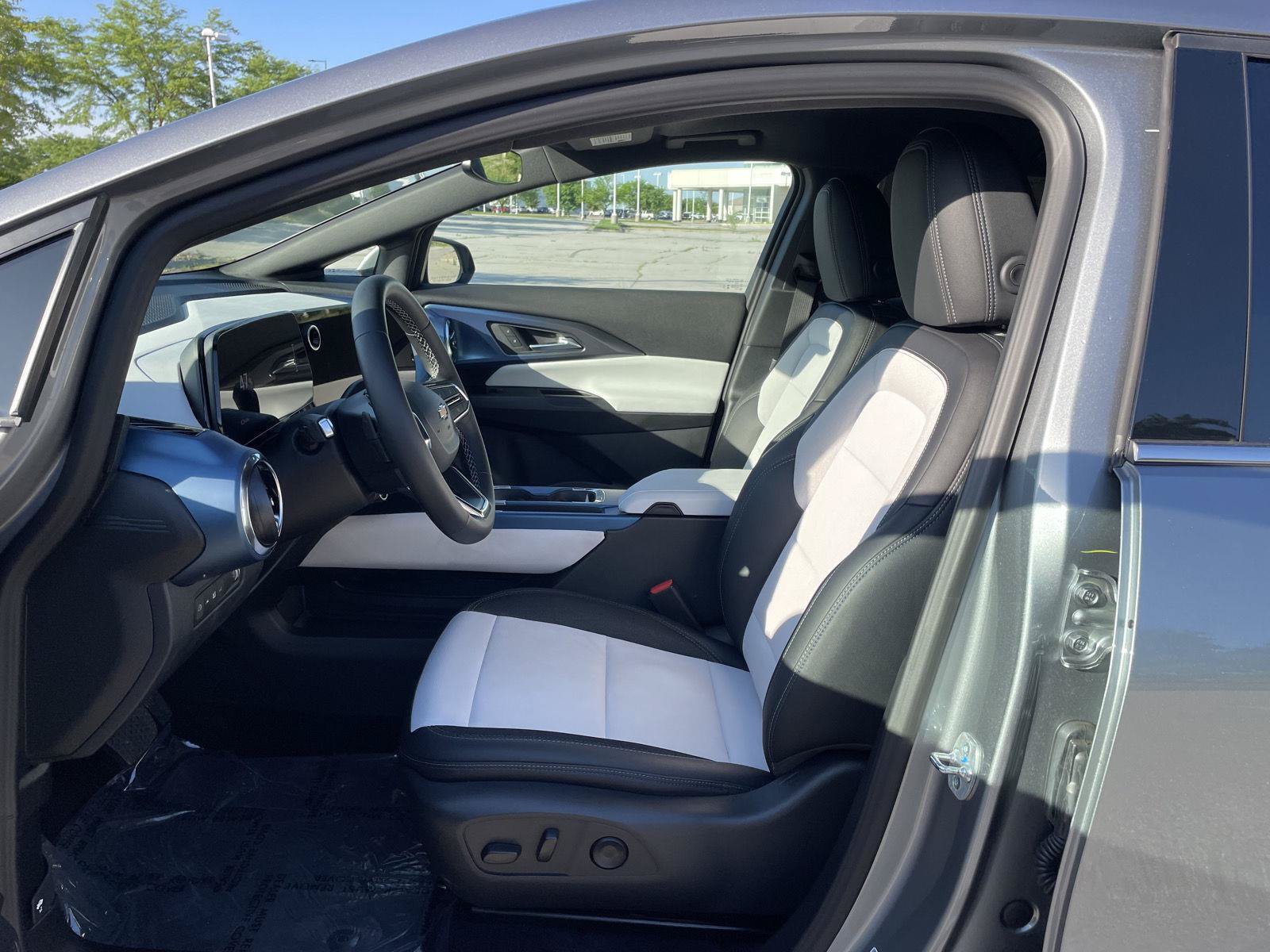 Used 2026 Chevrolet Equinox EV LT AWD/4WD image 16