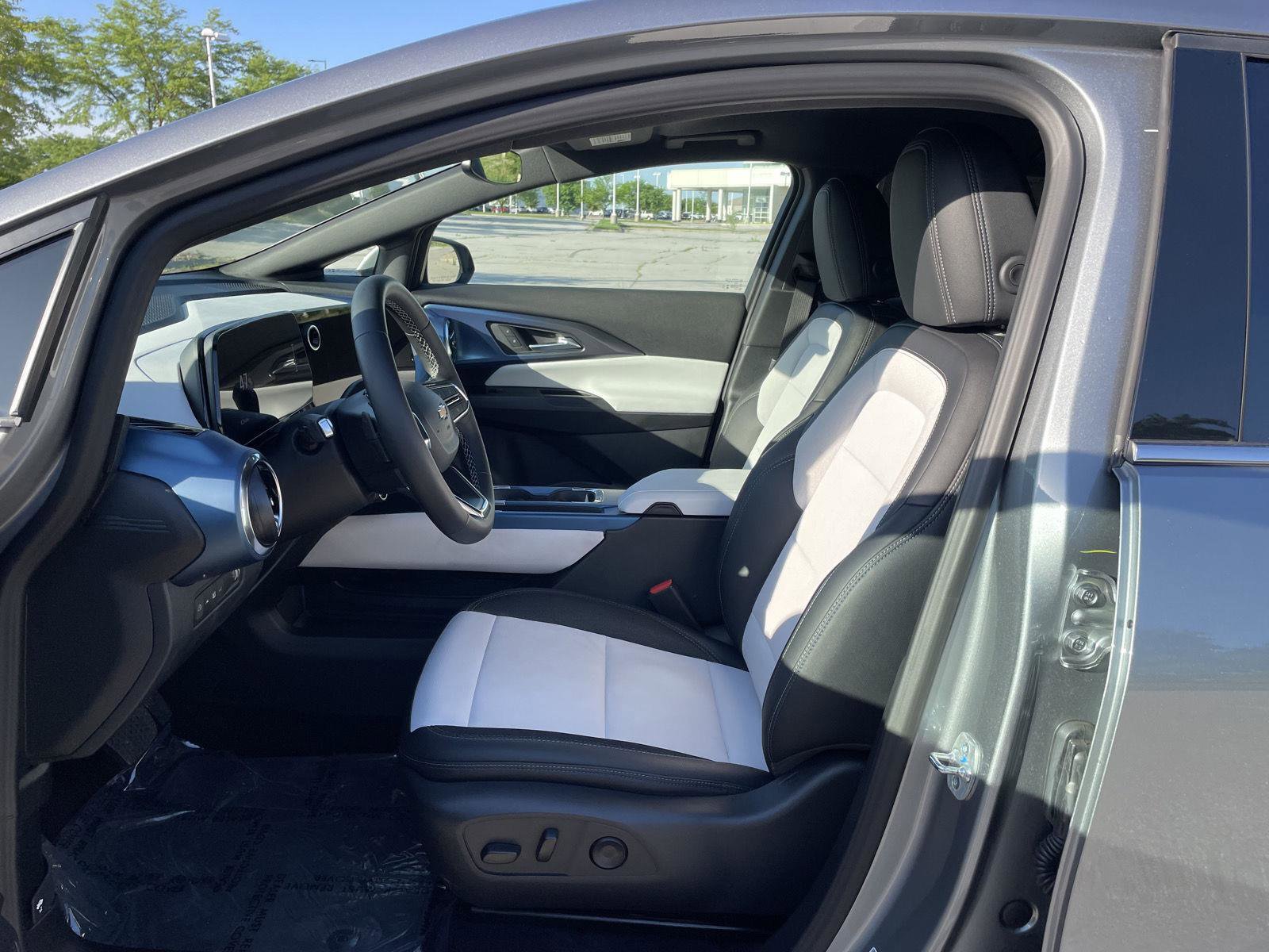 Used 2026 Chevrolet Equinox EV LT AWD/4WD image 16