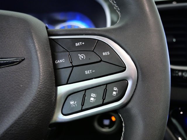 Used 2025 Chrysler Pacifica Select FWD image 25