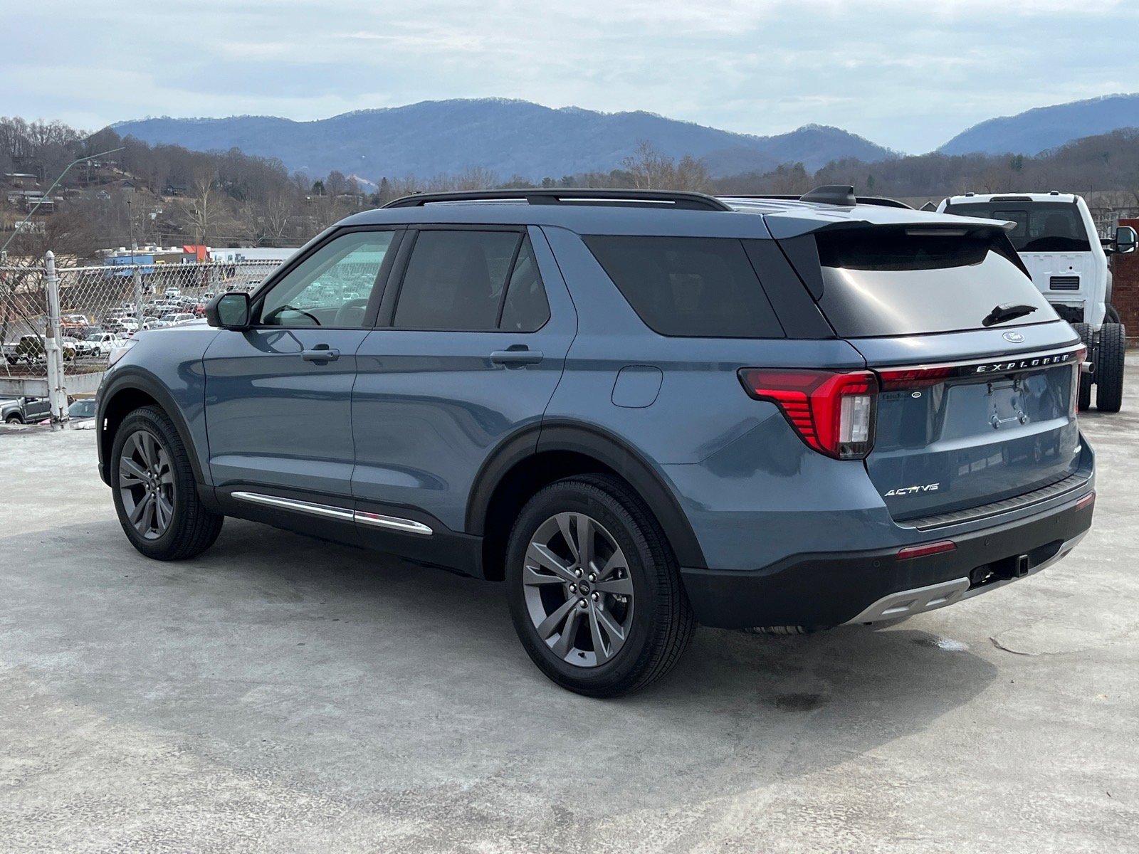 Certified 2025 Ford Explorer Active w/ Active Comfort Package image 4