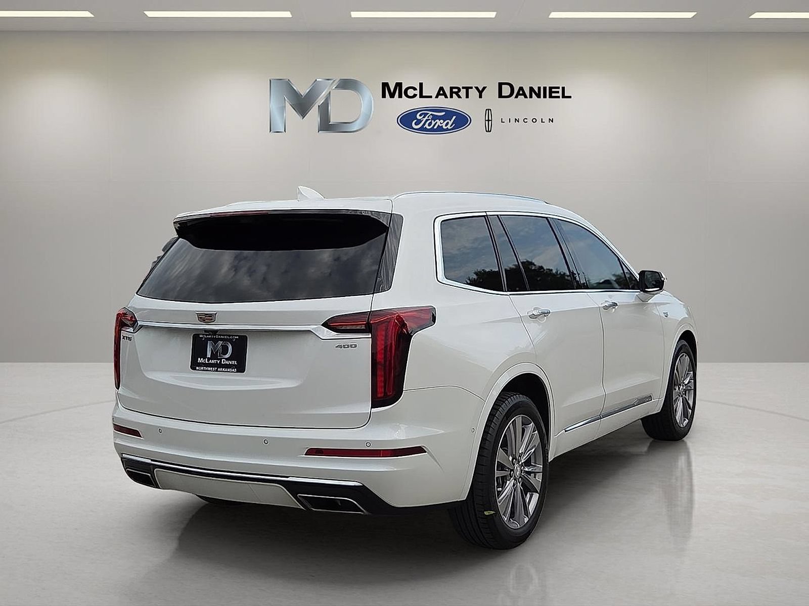 Used 2023 Cadillac XT6 Premium Luxury w/ Technology Package FWD image 5