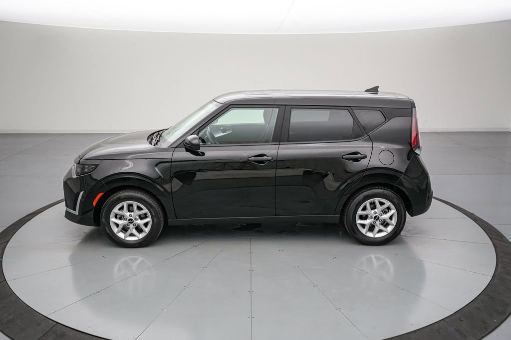 Used 2025 Kia Soul LX FWD image 8