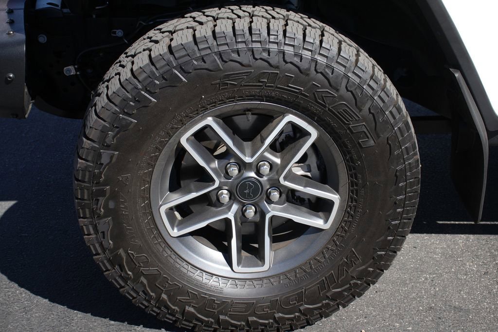 Used 2025 Jeep Gladiator Mojave AWD/4WD image 14