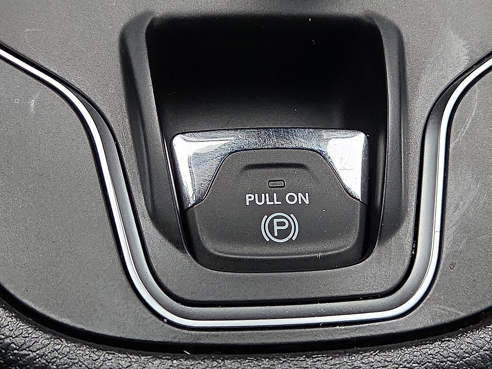 Used 2020 Jeep Cherokee Latitude Plus w/ Cold Weather Group image 18