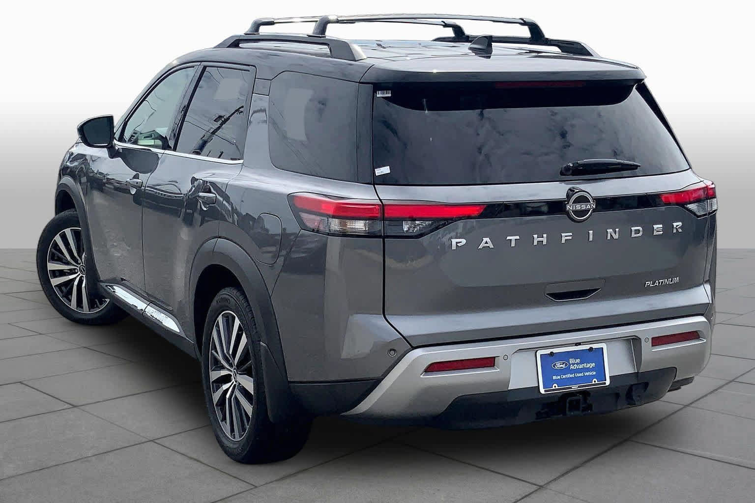 Used 2022 Nissan Pathfinder Platinum w/ Cargo Package FWD image 12