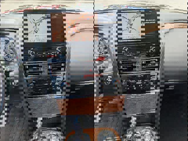 Used 2021 Nissan Armada SL w/ Captain's Chairs Package image 10