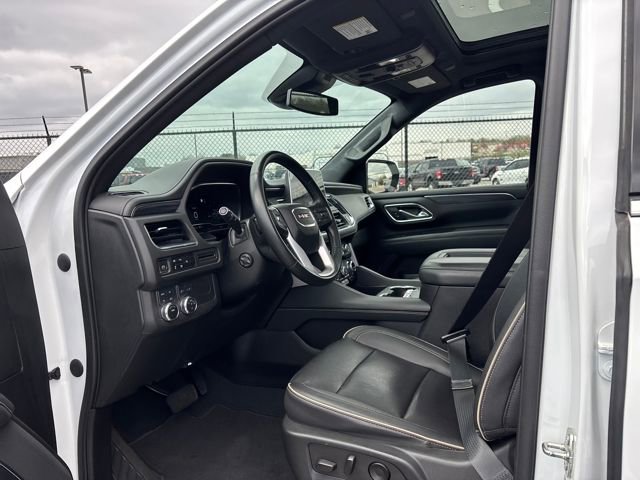 Used 2023 GMC Yukon XL SLT w/ SLT Premium Package image 14