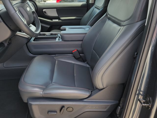Certified 2025 Ford Expedition Active AWD/4WD image 6