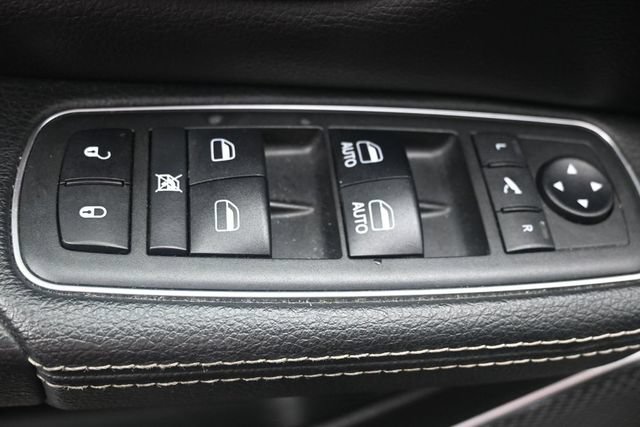 Used 2019 RAM 1500 Laramie AWD/4WD image 7