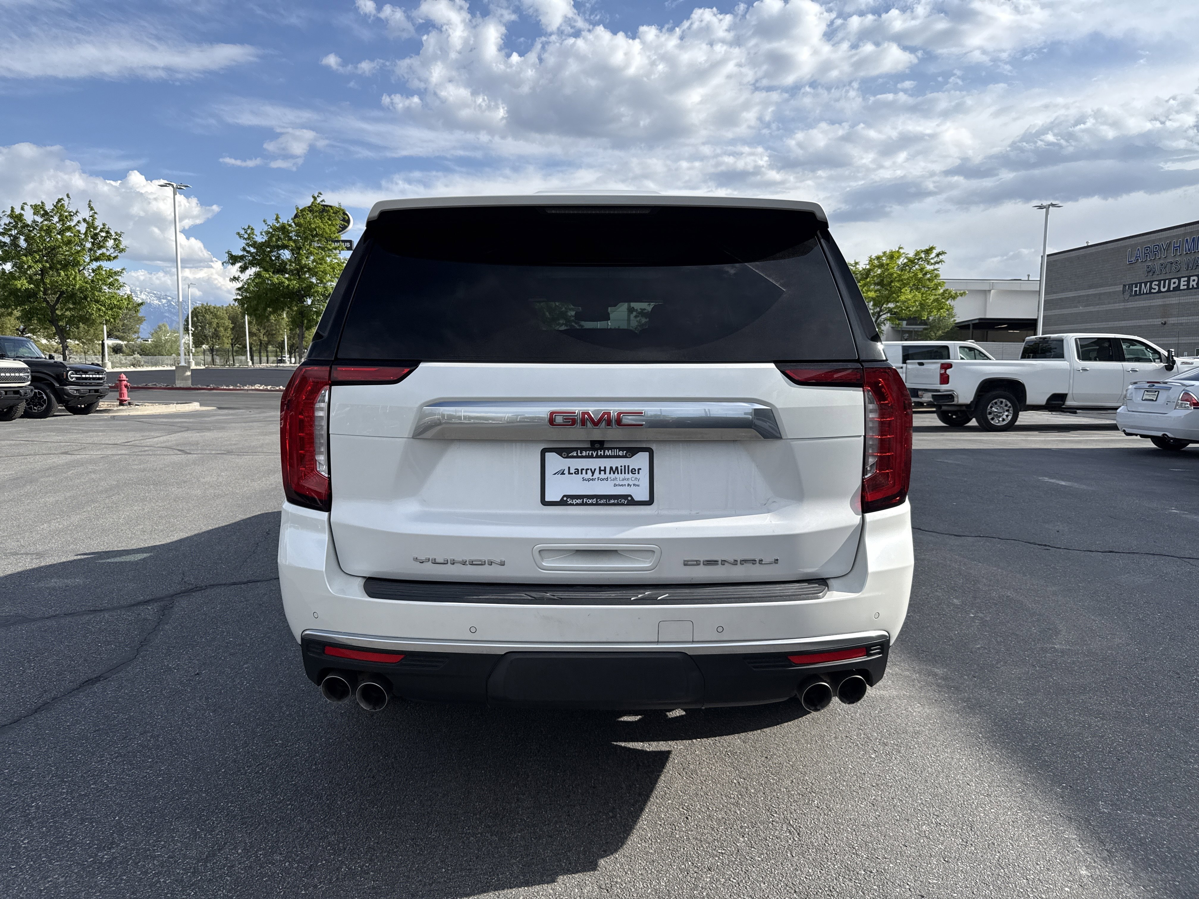 Used 2023 GMC Yukon XL Denali AWD/4WD image 4