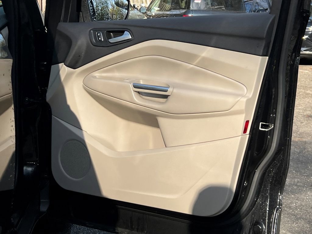 Certified 2019 Ford Escape SE FWD image 12
