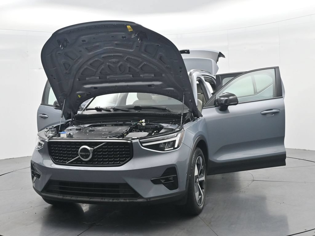 Used 2023 Volvo XC40 B4 Ultimate FWD image 48