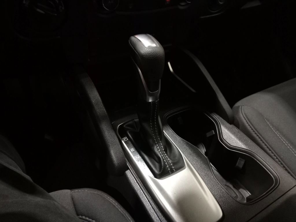 Used 2024 Nissan Frontier SV image 23