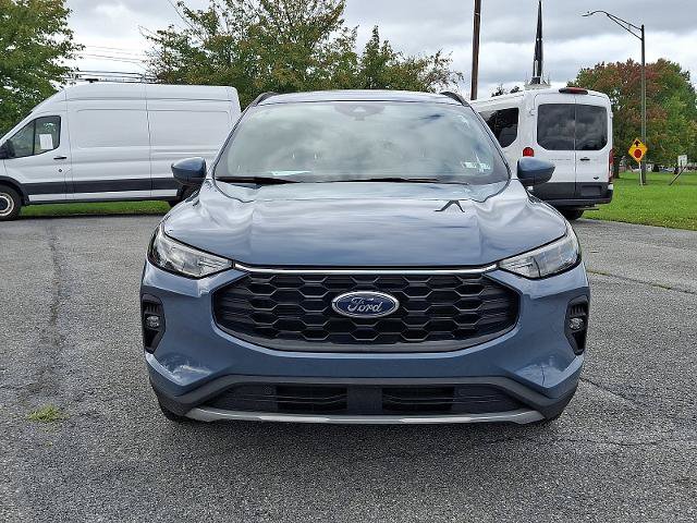 Certified 2025 Ford Escape ST-Line Select AWD/4WD image 2