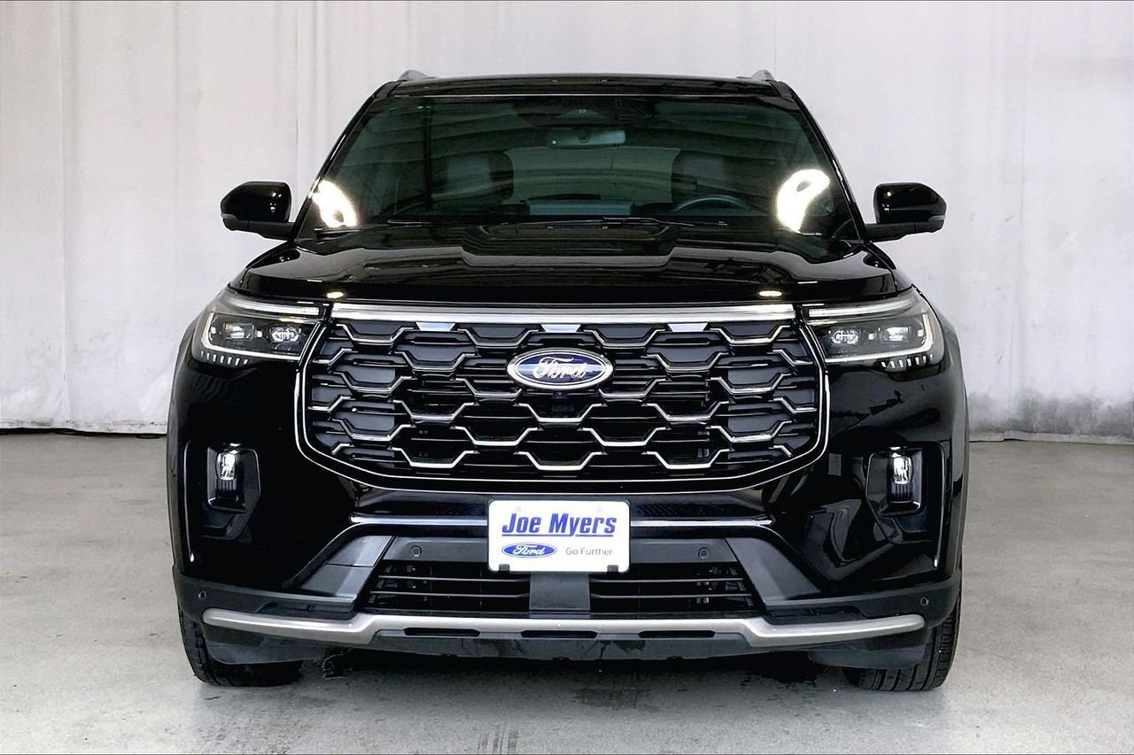 Certified 2025 Ford Explorer Platinum RWD image 2