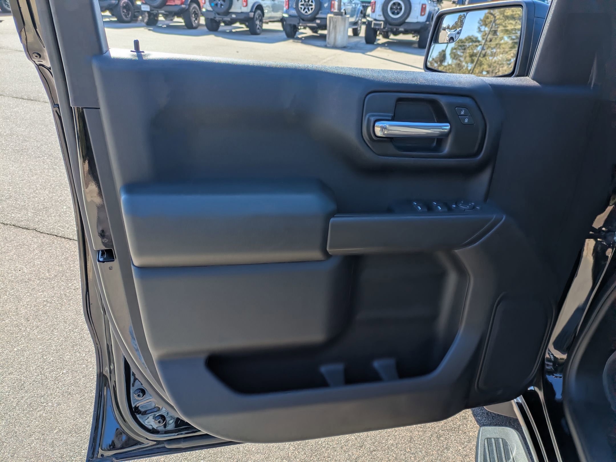 Used 2024 Chevrolet Silverado 1500 Custom image 15