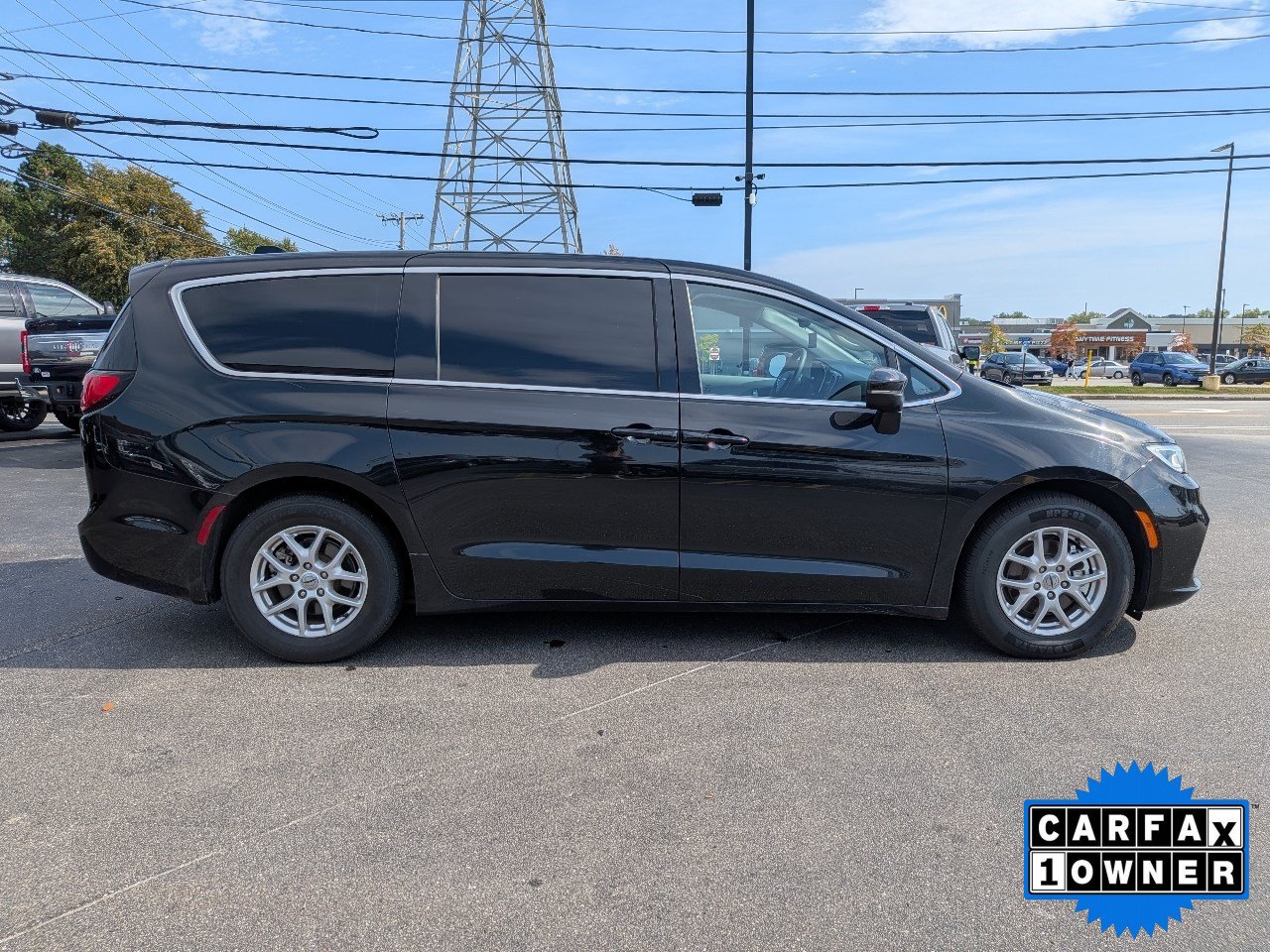 Used 2023 Chrysler Pacifica Touring-L FWD image 3
