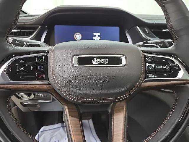 Used 2023 Jeep Grand Cherokee Summit w/ Luxury Tech Group V image 19