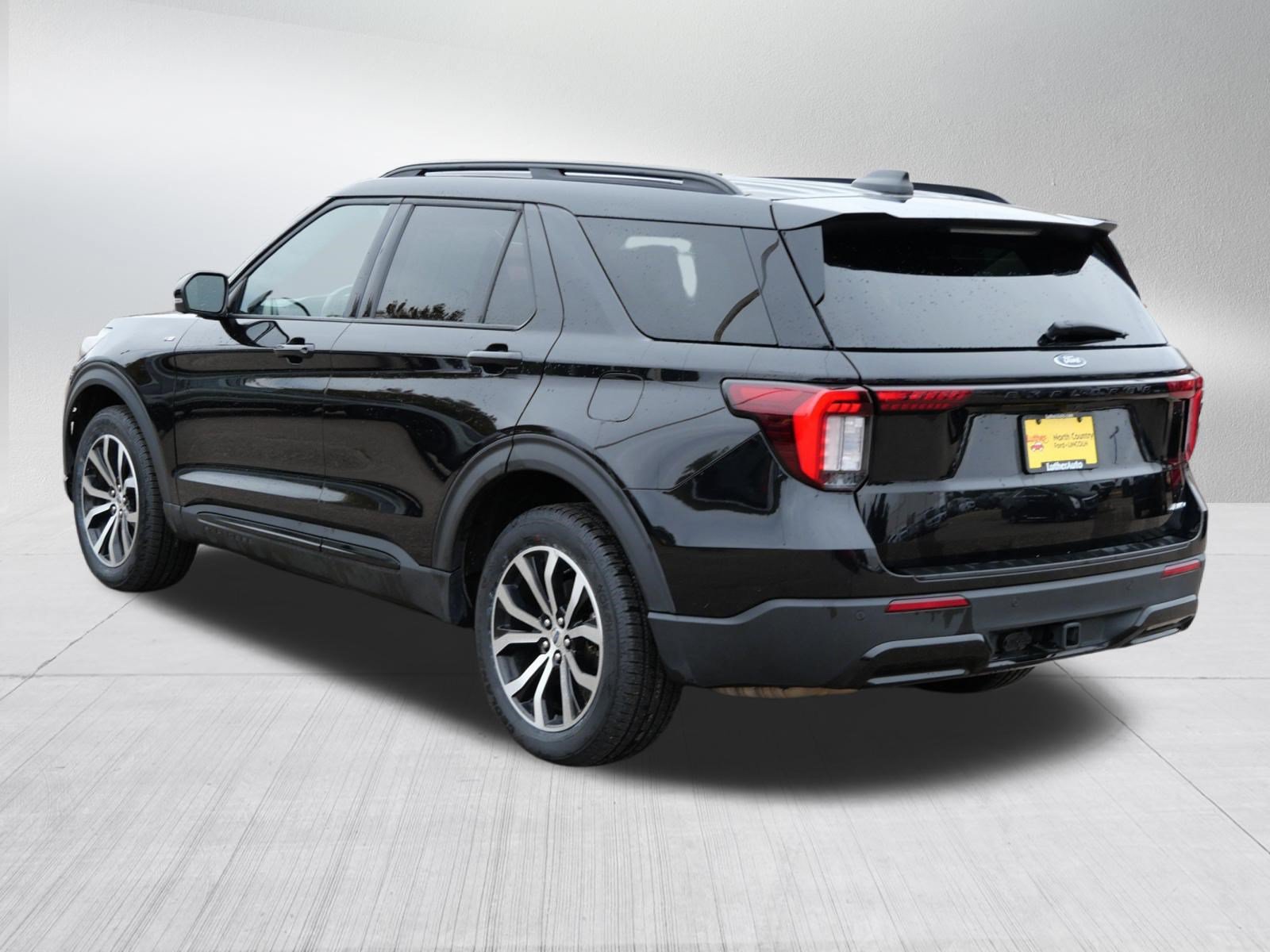 Certified 2025 Ford Explorer ST-Line AWD/4WD image 5