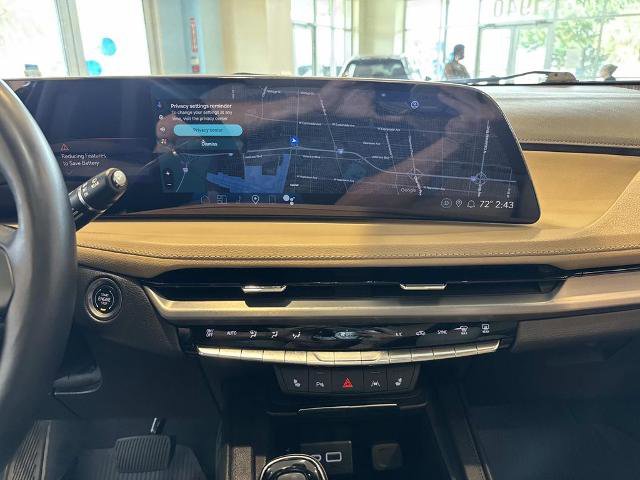 Used 2024 Cadillac XT4 Luxury w/ Cold Weather Package FWD image 28