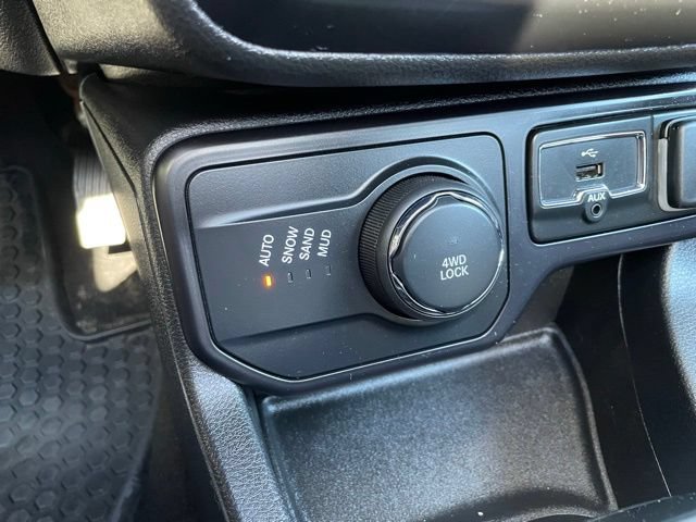 Used 2018 Jeep Renegade Altitude AWD/4WD image 21