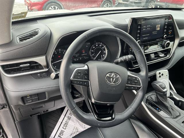 Used 2021 Toyota Highlander XLE image 15