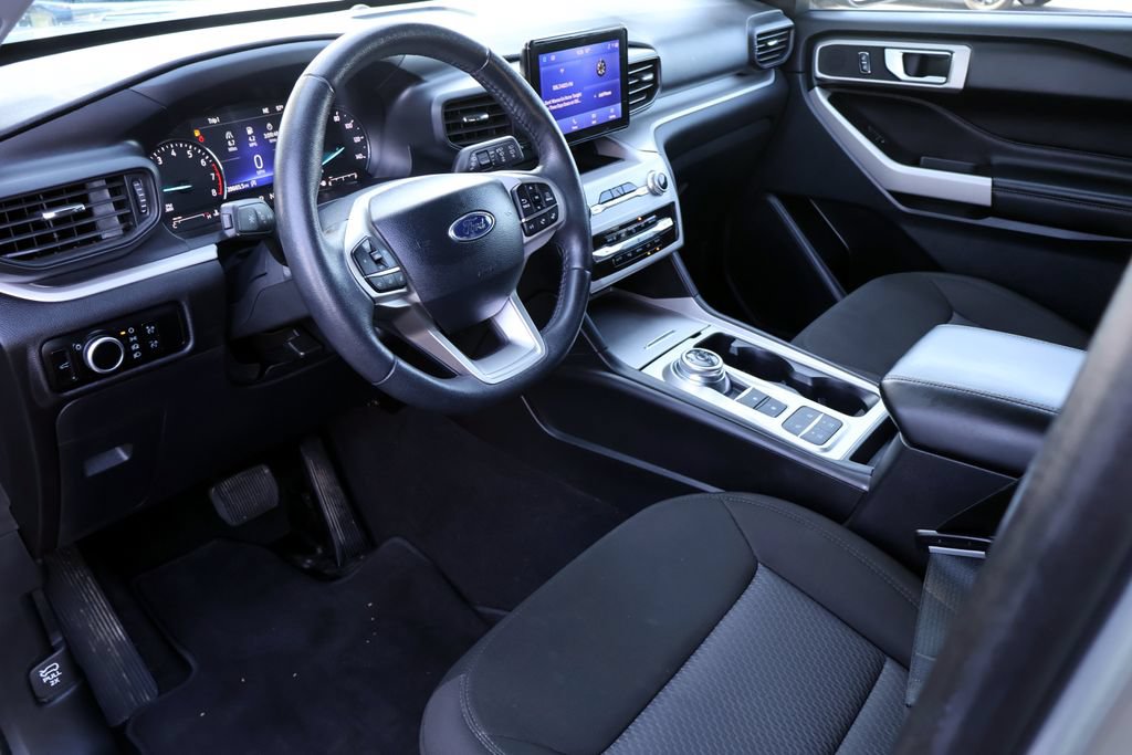 Certified 2024 Ford Explorer XLT RWD image 4