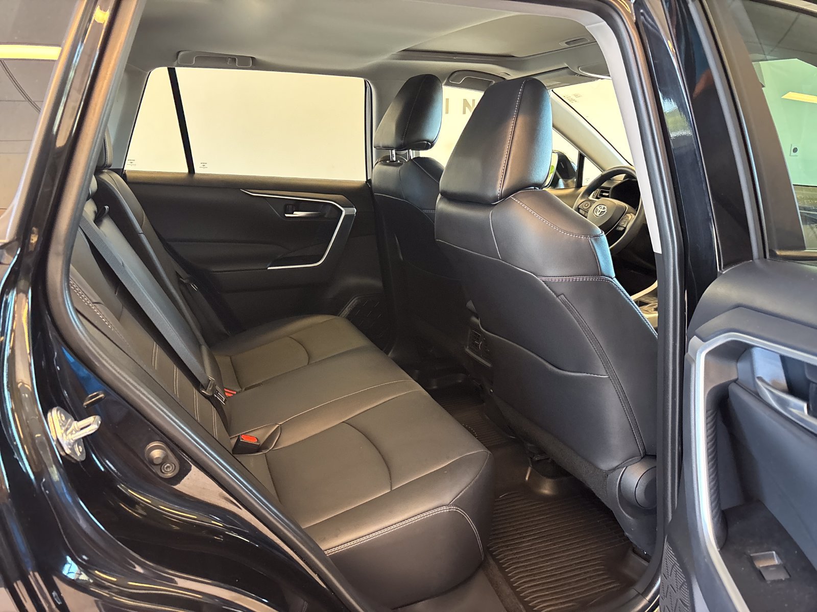 Used 2025 Toyota RAV4 XLE Premium w/ Weather Package AWD/4WD image 9