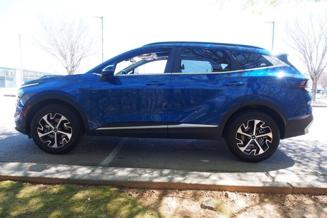 Used 2025 Kia Sportage EX w/ Premium Package AWD/4WD image 4