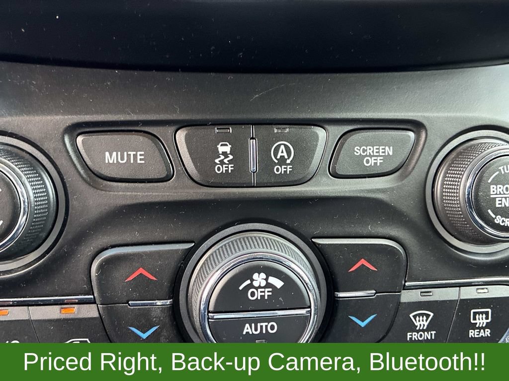 Used 2019 Jeep Cherokee Latitude Plus w/ Comfort/Convenience Group AWD/4WD image 31